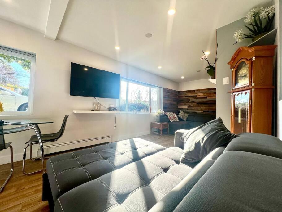 Westview Vacation Rental - Two Br House North Vancouver Eksteriør billede