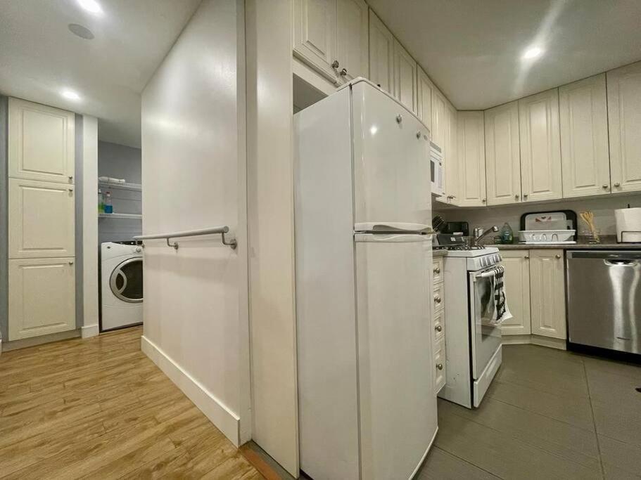 Westview Vacation Rental - Two Br House North Vancouver Eksteriør billede