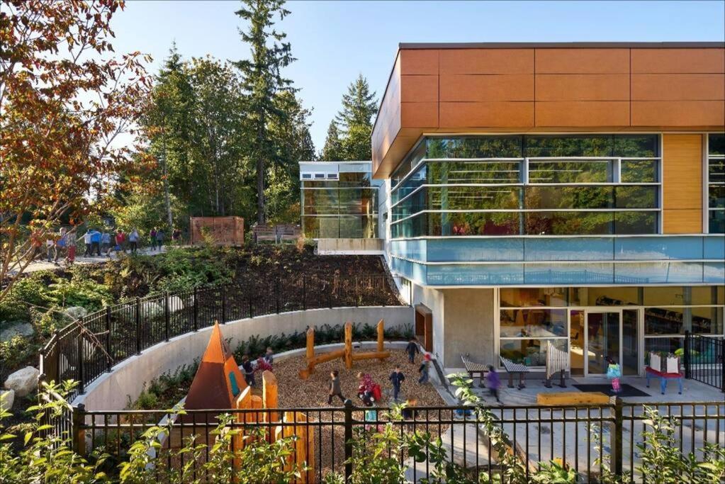 Westview Vacation Rental - Two Br House North Vancouver Eksteriør billede